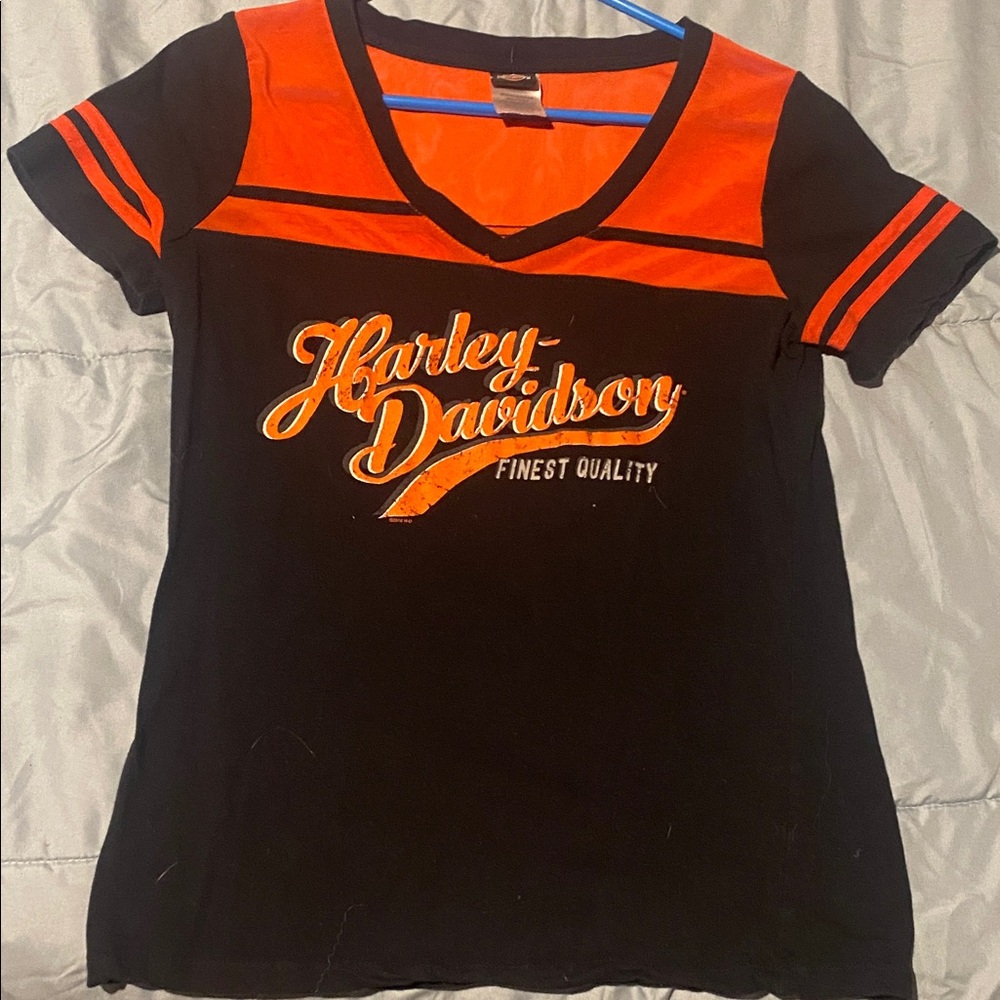 Harley-Davidson women’s V-Neck Tee in Black and Orange